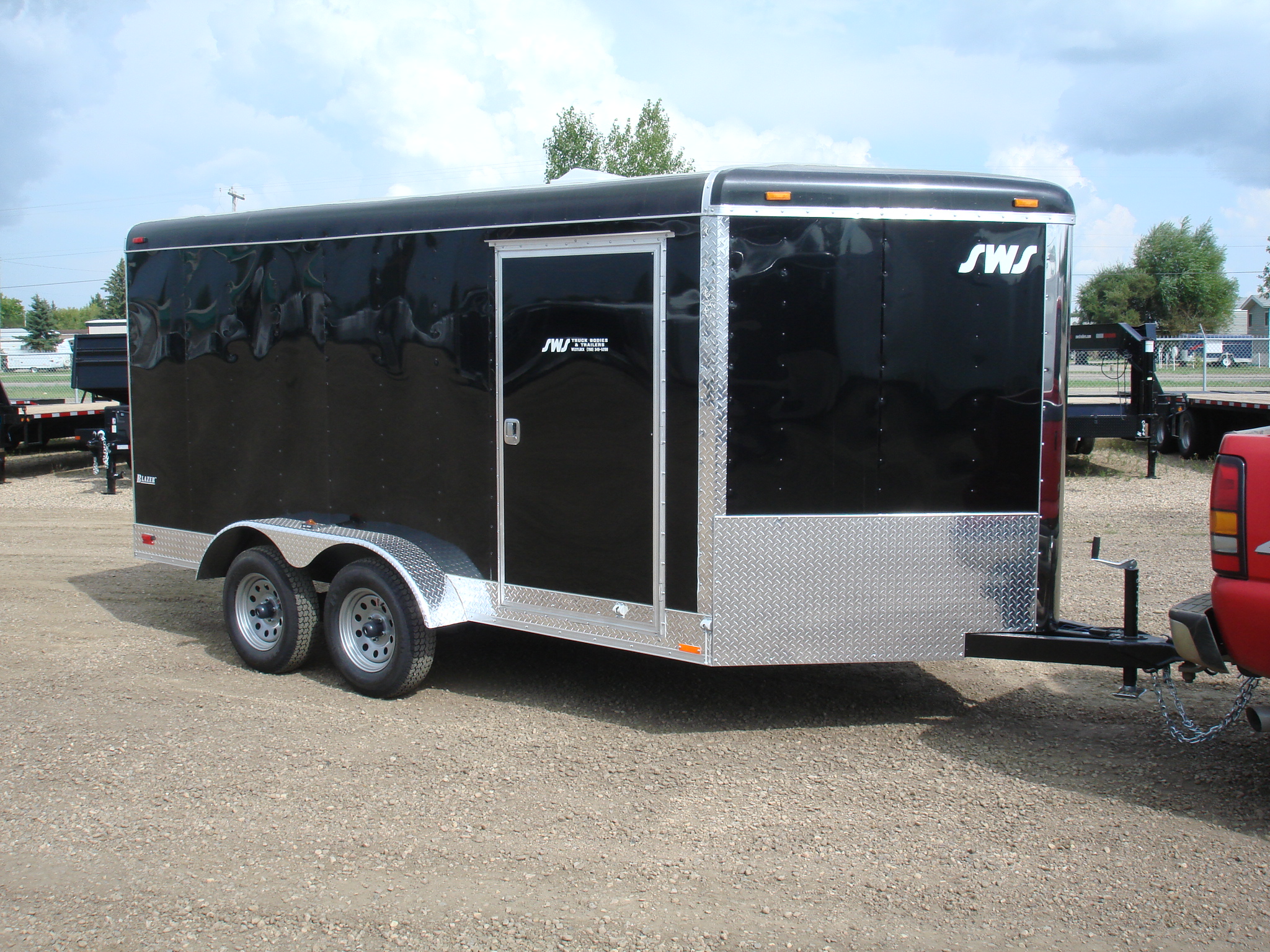 “E” SERIES FLAT/WEDGE NOSE ENCLOSED CARGO TRAILER – SWS Trailers