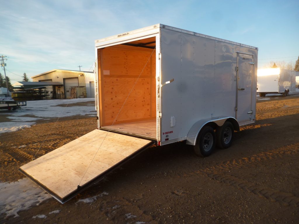 “E” SERIES FLAT/WEDGE NOSE ENCLOSED CARGO TRAILER – SWS Trailers