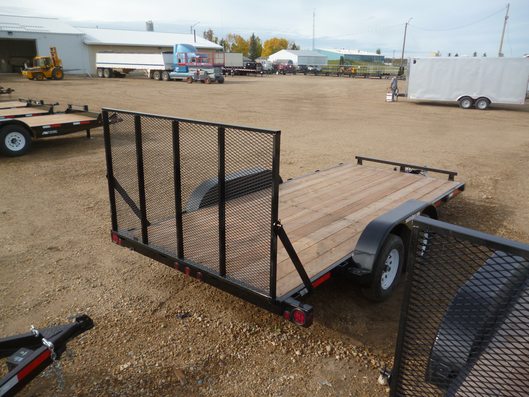 1.1) 2021 16′ (2)3.5K CAR HAULER – UTILITY TRAILER -MESH RAMP – SWS