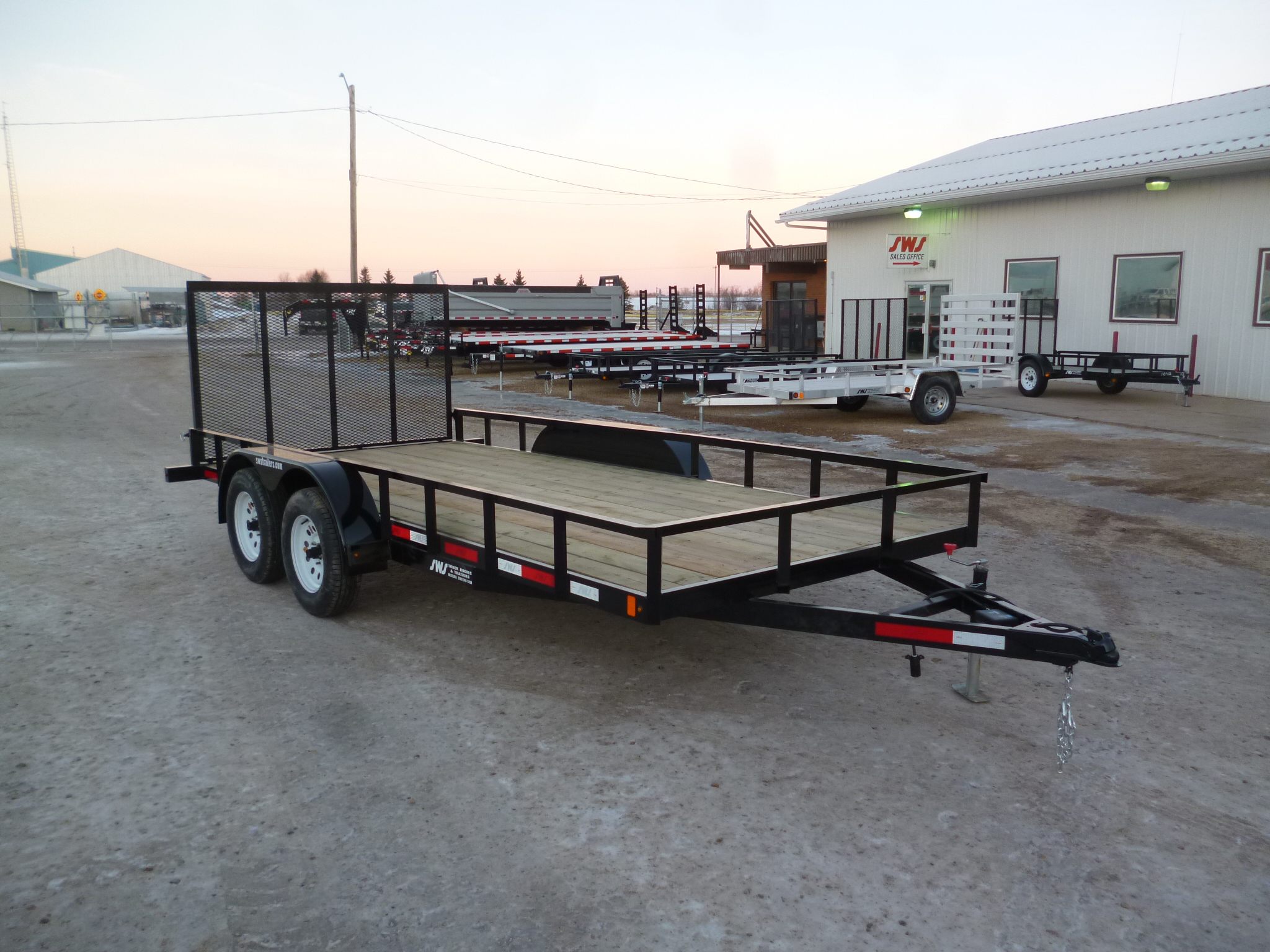 1.2) 2022 16′ (2)3.5K CAR HAULER – UTILITY TRAILER -MESH RAMP W/ SIDE